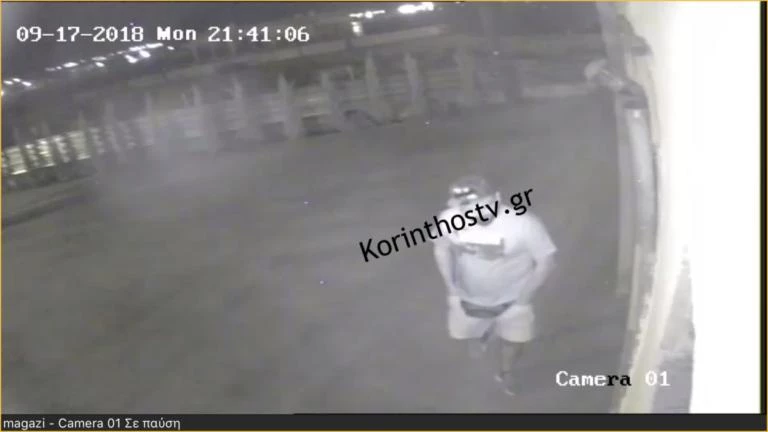 Η στιγμή που θρασύτατοι ληστές ξαφρίζουν ταξιδιωτικό γραφείο στην Κόρινθο (βίντεο)
